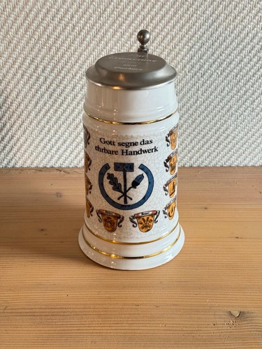 Zunft bierkrug aus porzellan - aus,