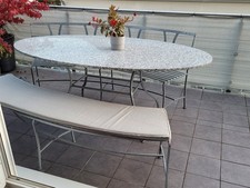Gartenmöbel - Tisch mit