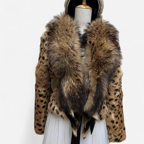 Taillierte pelzjacke mit - taillierte,