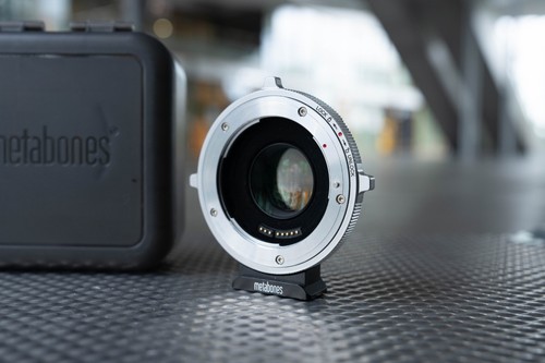 Metabones auf mft cine - ef,