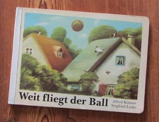 Weit fliegt der Ball -