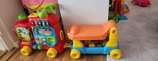 Vtech  ABC-Eisenbahnspielzeug Musikalischer Zug Rutscher Lauflernwagen