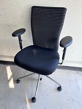 Vitra T-Chair Bürostuhl Stoff Drehsessel Drehstuhl Schwarz Gestreift Stoff