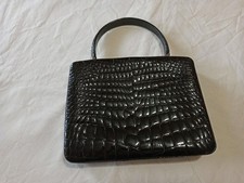 FORMELLE DAMEN-LEDERTASCHEN IM