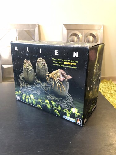 Alien birth statue eier und - alien,