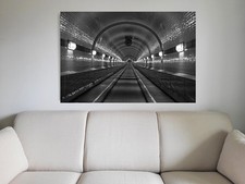 Leinwandbild Der alte Elbtunnel im Hafen Hamburg  Fotos Bilder Wandbilder Poster