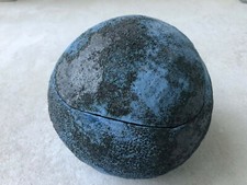 Luca Leandri Dose Raku Keramik blau grau 20 cm handgefertigt 