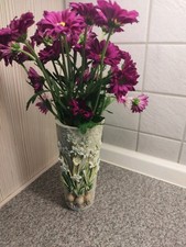 Schöne Vase, Relief Blumen mit Zwiebeln, Material leider nicht bekannt,  leicht