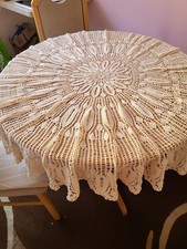 Gestrickte tolle Tischdecke