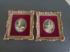 ZWEI GOLDENE RAHMEN MEDAILLONS
