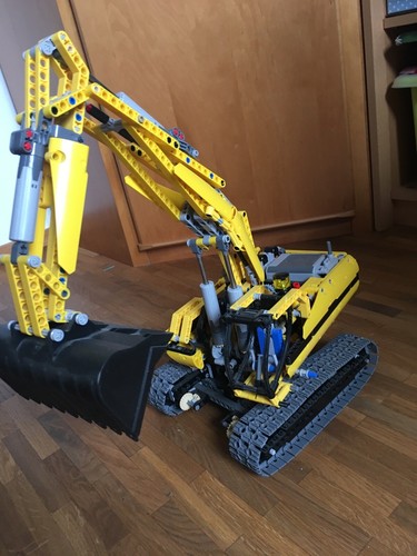 Lego motorized excavator - lego,