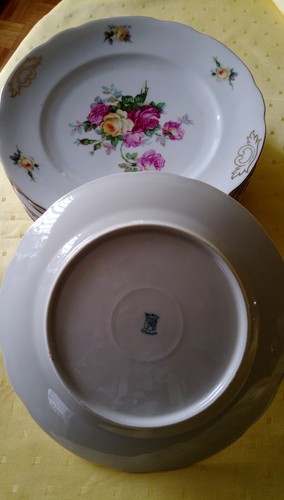 Teller mit blumenmuster und - mit,