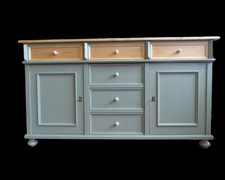 Anrichte im Landhaus, antik