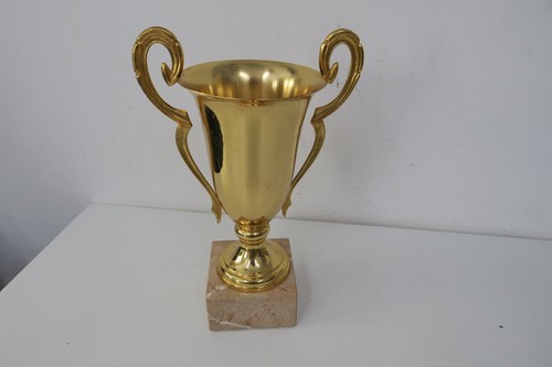 Alter messing pokal auf - pokal,