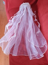 Brautschleier mit Blumenkranz und Kamm