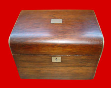 Holzschatulle mit Metallbeschlägen – Biedermeier-Stil, Mitte 19. Jh.