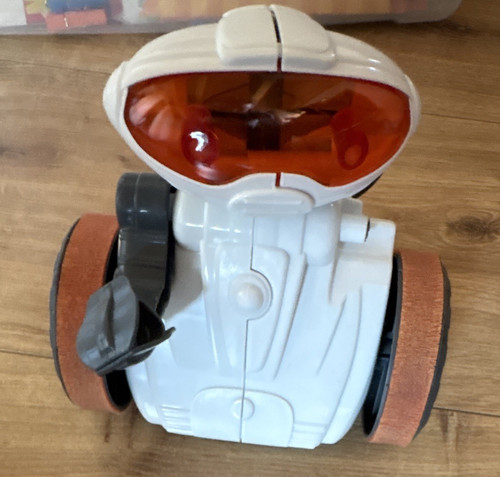 Spielzeug roboter auf - spielzeug-roboter, rädern