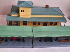 Pola H0 551+555 Bahnhof