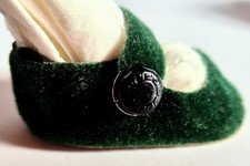 Süße kleine Puppenschuhe aus