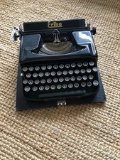 Erika Reiseschreibmaschine mit Deckel zu verkaufen