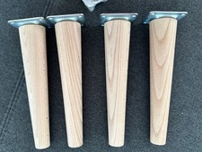 Vier Holz Füße Beine Von