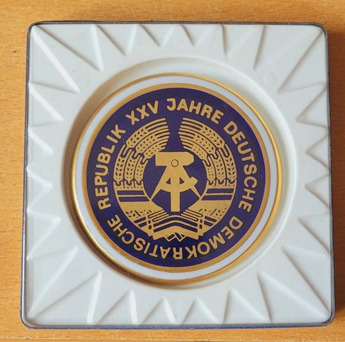 Porzellanmedaille jahre ddr - porzellanmedaille, 25