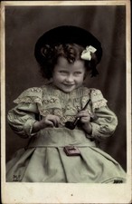 Ak Mädchen zündet sich eine Pfeife an - 2924193