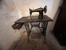 Singer Nähmaschine auf Tisch, alt, Vintage !!!