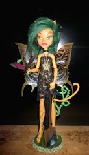 1 Monster High Puppe TORALEI Stripes Garden Ghoul mit Display + Löffel OOAK 