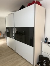 Kleiderschrank mit