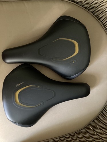 Zwei fahrradsättel selle - zwei,