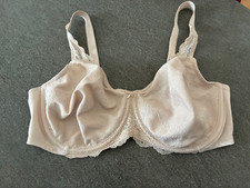 Wunderschöner BH, Bügel, Gr. 85 E, nude beige, Triumph Contouring Sensation