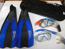 Mares-- Flossen Größe 44-45- 63 cm plus zwei Tauchermasken mit Schnorchel