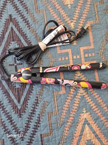 Amika hair straightner works - hair, straightner.
