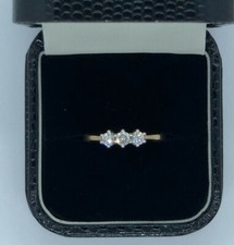 - Gepunzt 9 kt massiv Gold Diamant Kralle Set 3 Steine Ring 3 g