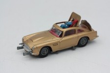 James Bond - Corgi Toys Aston Martin DB5 in Gold mit Bösewicht