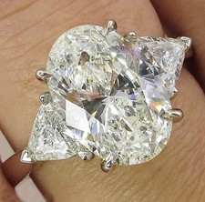 Ovalschliff 4,25 kt Drei