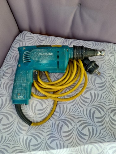 Schrauber makita mod 6820 - schrauber,