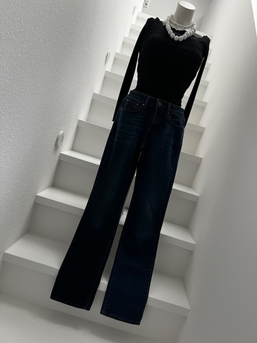 Levi demi curve straight - curve,