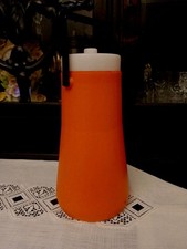 DDR Milchkanne Kunststoff in orange mit schwarzem Henkel ca. 2,2 l - Kowalit