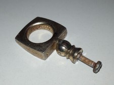 Pos 3) 1 Griff (Schrankklappe)