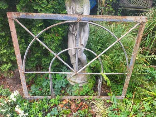 Altes gusseisenfenster - altes,