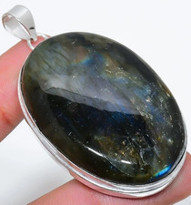 L A B R A D O R I T SCHMUCK