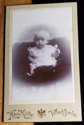 Sitting little child baby - child,