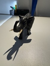 Handgeschnitzter Elefant aus Stein / Ebenholz – Afrikanische Kunst