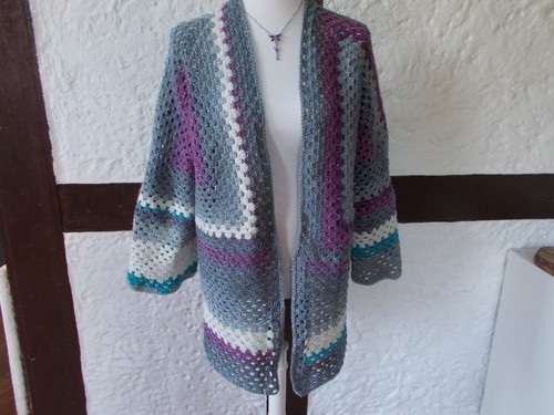 Gehäkelte strickjacke - gehäkelte,