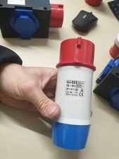 CEE 16A Adapterstecker auf Schutzkontakt, 3-polig, 16A/230V, IP44