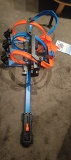 Hot Wheels Looping Crash Trackset, 1 Spielzeugauto, Motorisierte Autorennbahn