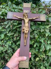 Altes großes Holzkreuz mit