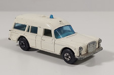 Matchbox - Superfast - 3 D - Mercedes-Benz "Binz" Ambulance